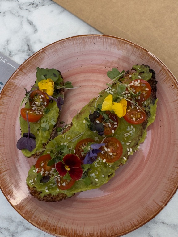 Carta de Caterings en Tarragona, Santagloria Coffee & Bakery, Tostada de aguacate