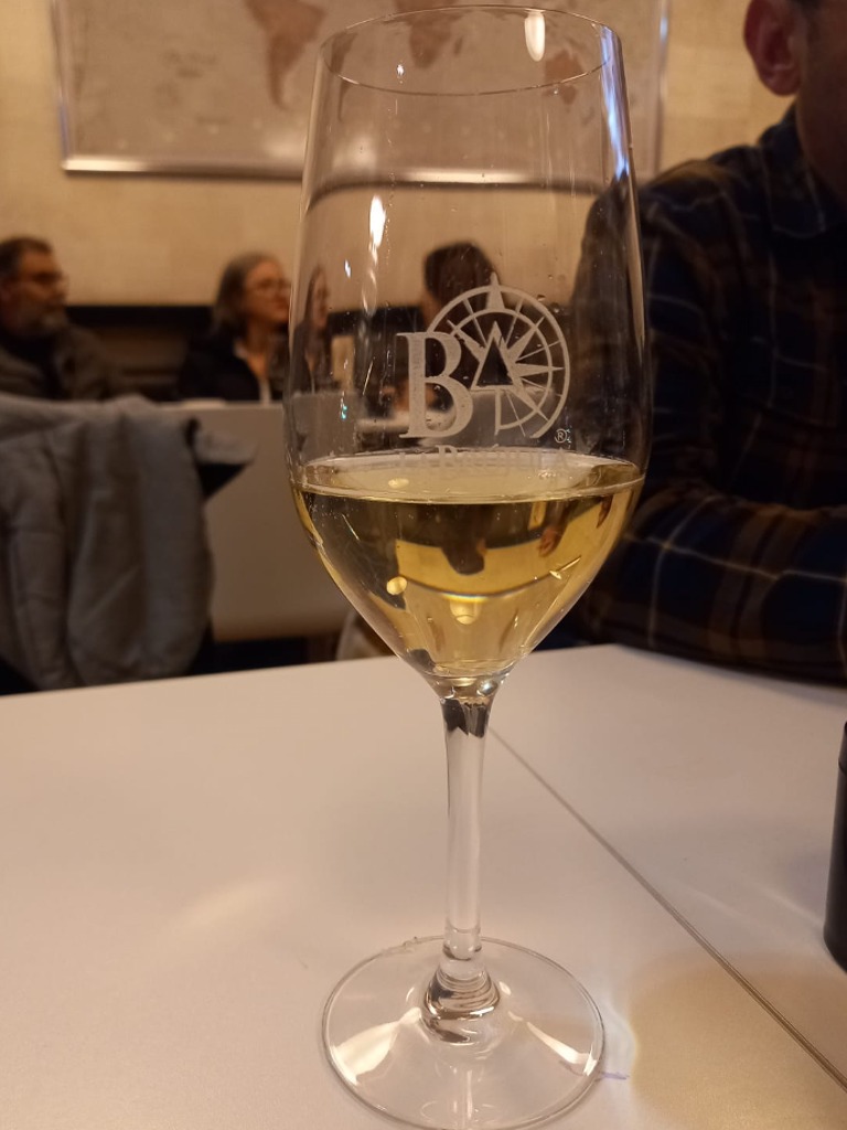 Carta de Cervecerías en Mieres del Camín, La Brújula Café, Vino Moscato