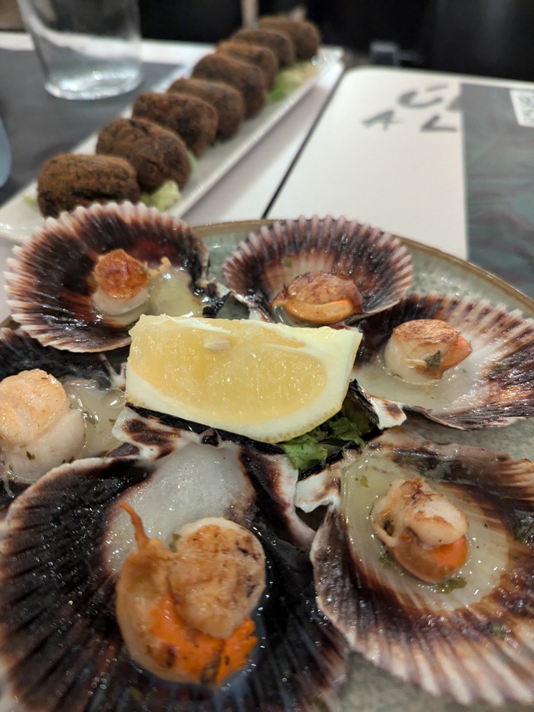 Carta de Restaurantes en Cabanas, Koa Beach Club, Zamburiñas a la plancha