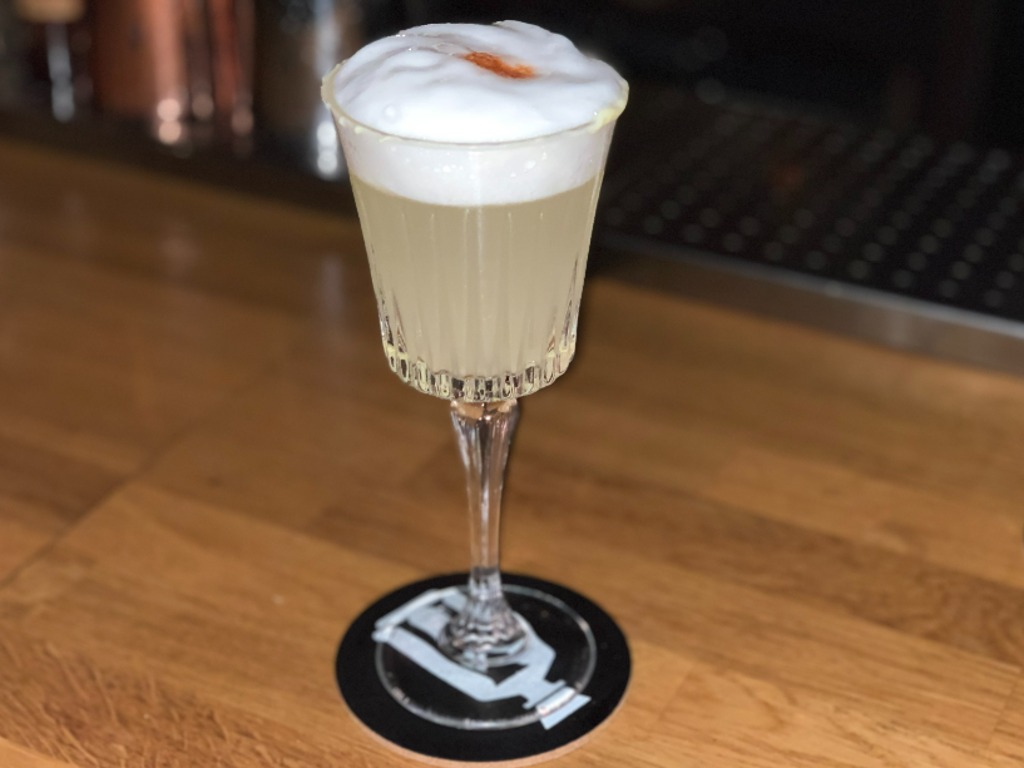 Menu of Cocktail Bars in Barcelona, The Alchemix, White truffle pisco sour