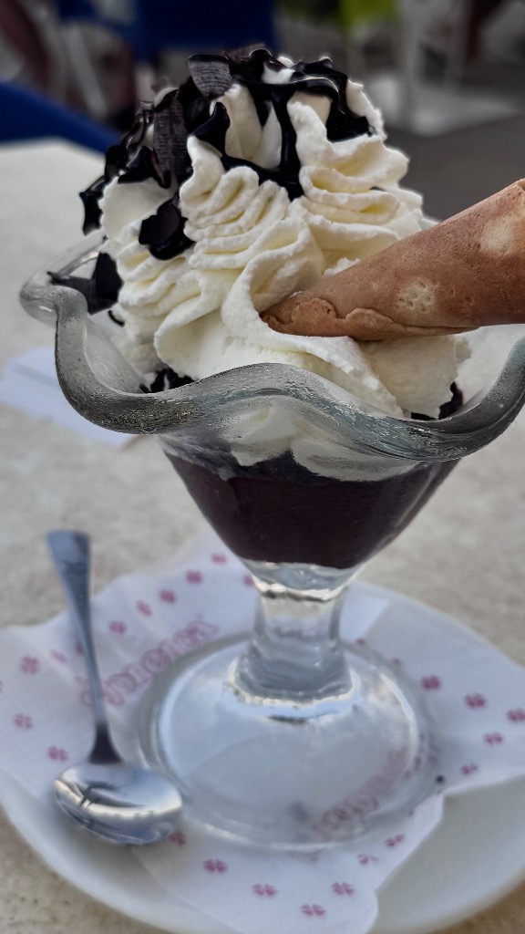 Valoración y opiniones de comida y bebida en Comarruga, La Jijonenca, Helado chocolate