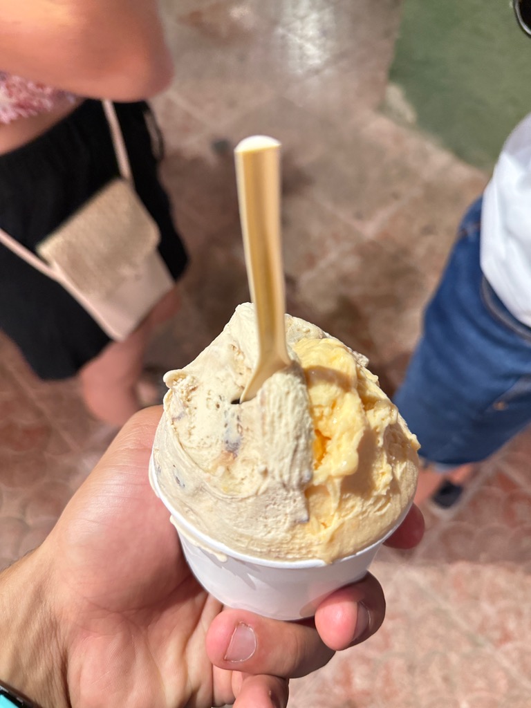 Recomendación gastronómica de Oropesa: Helado de plátano y dulce de leche