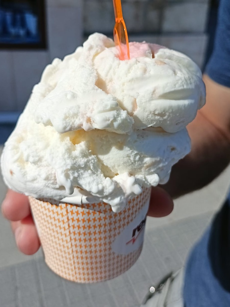 Gastronomy recommendation in Santander: Helados de tarta de queso