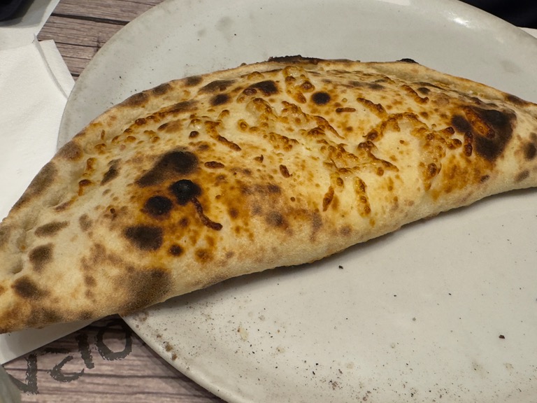 Carta de Pizzerías en Vilafranca del Penedès, Cal Turbo, Calzone con huevo