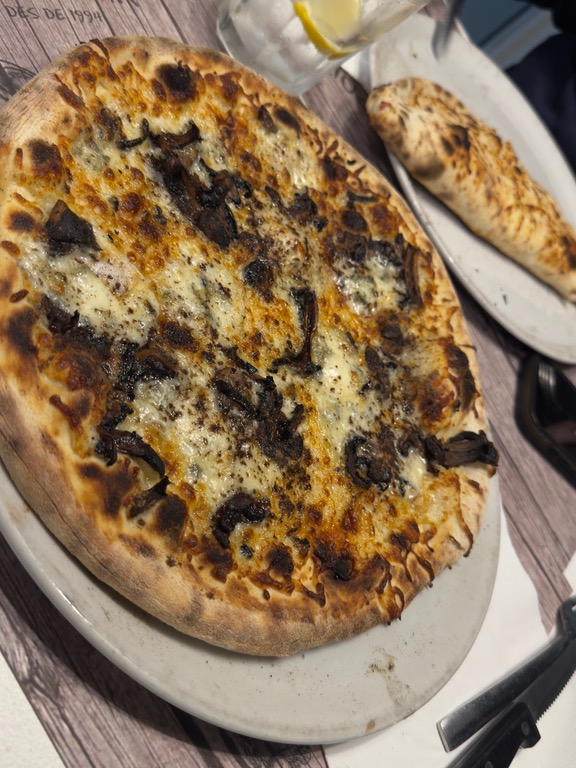 Carta de Pizzerías en Vilafranca del Penedès, Cal Turbo, Pizza al Tartufo