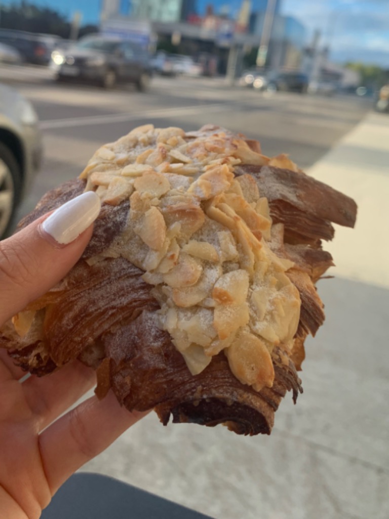 Menu of Coffee Shops in A Coruña, Farinarium, Croissant de almendra