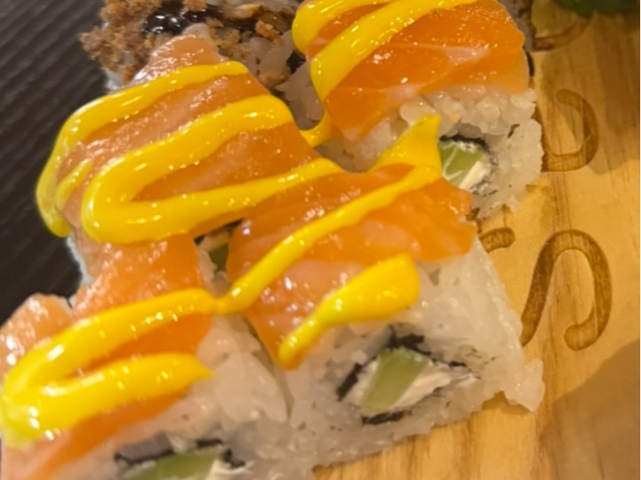Carta de Restaurantes en Albires, YAMATO Japonés, Roll de pepino, salmón, queso crema y alga nori