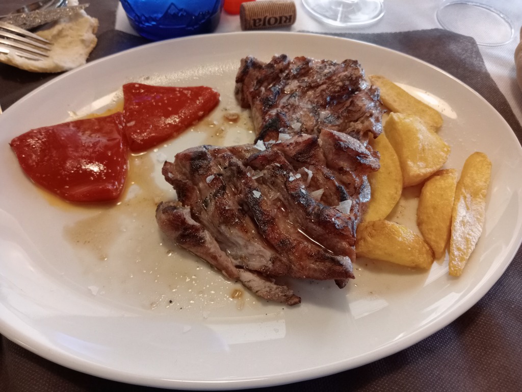 Menu of Restaurants in Alcanadre, Las Brasas de Baco Restaurante Bar, Lagarto a la brasa con guarnición