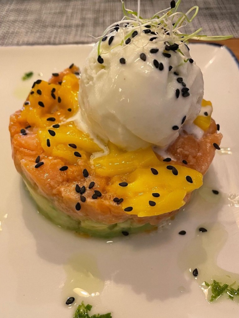Menu of Restaurants in Alfaz, Kaloú Bistro, Tartar de salmón con aguacate, mango y helado de wasabi