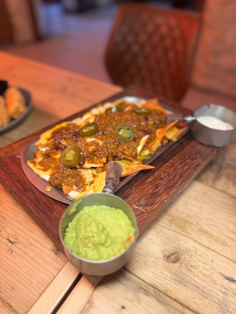 Valoración y opiniones de comida y bebida en Alicante, American Humo y Fuego, Nachos con chili con carne