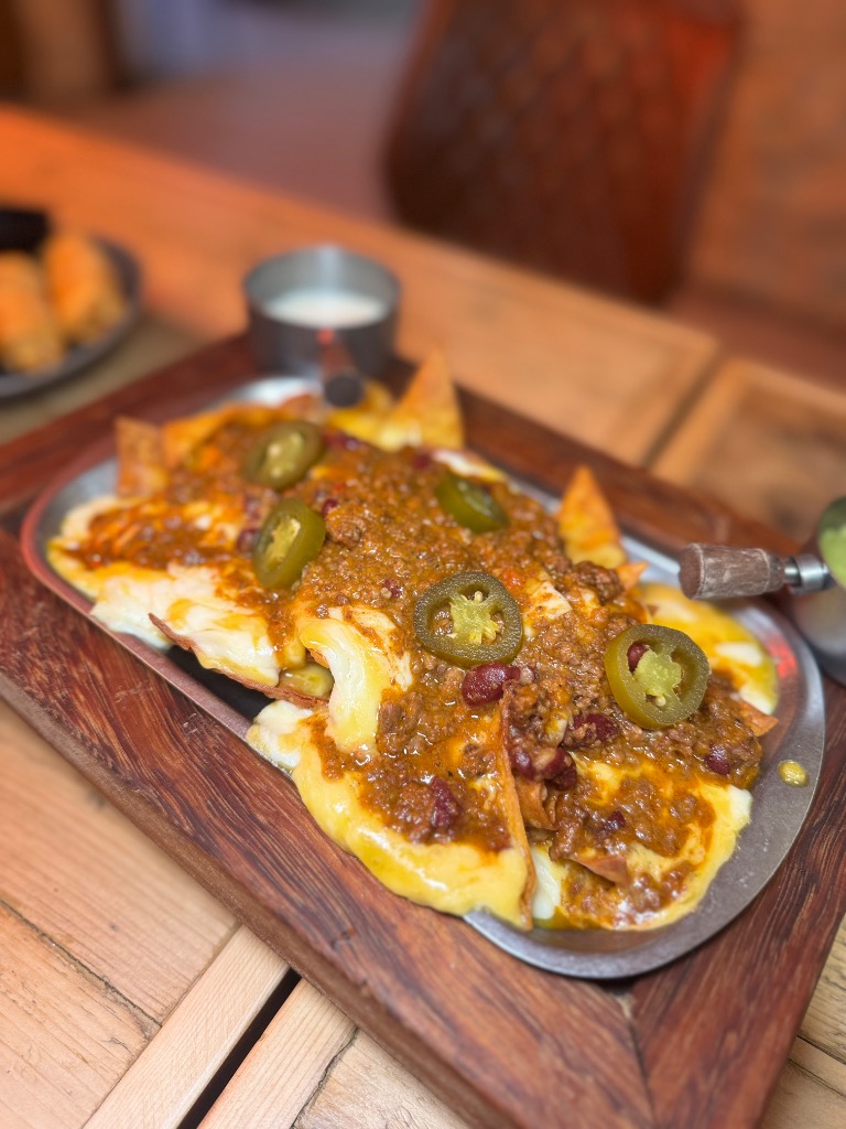 Valoración y opiniones de comida y bebida en Alicante, American Humo y Fuego, Nachos con chili con carne