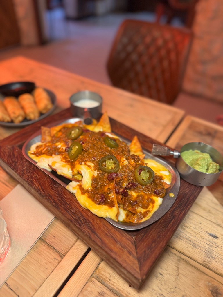 Valoración y opiniones de comida y bebida en Alicante, American Humo y Fuego, Nachos con chili con carne