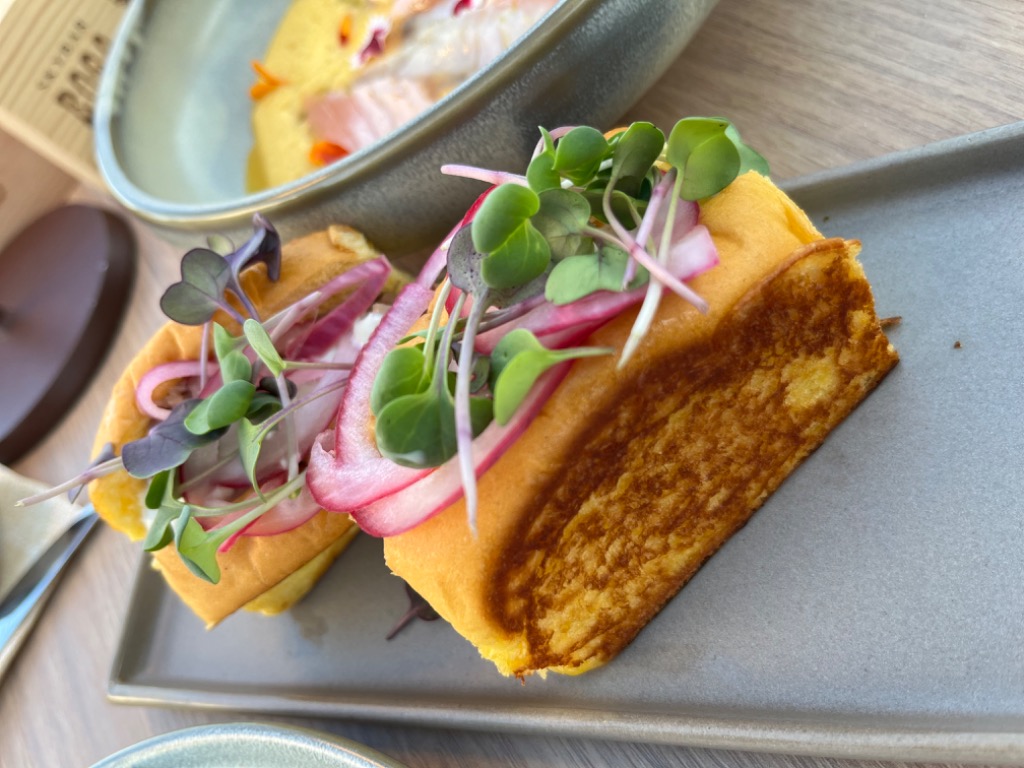 Carta de Restaurantes en Alicante, Boga Sky Lounge, Pan brioche con cordero confitado con yogur y menta