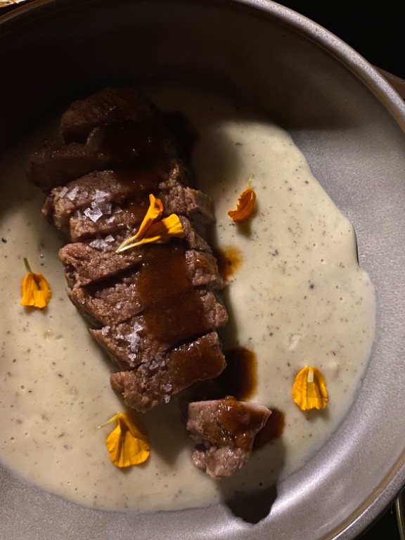 Carta de Restaurantes en Alicante, Boga Sky Lounge, Tataki de presa ibérica con compota de ajo y soja