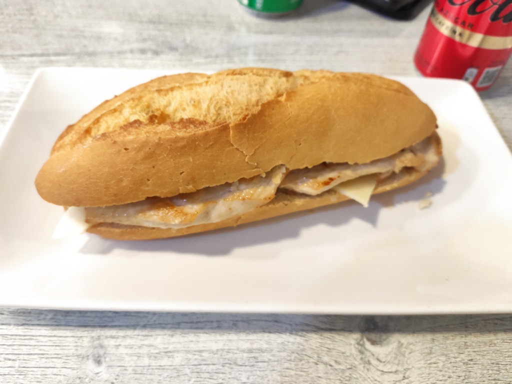 Carta de Cervecerías en Alicante, Cervecería Churruca, Bocadillo de pollo con queso