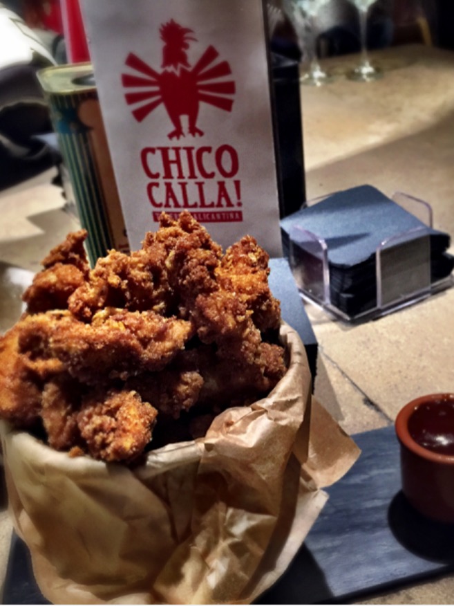 Menu of Restaurants in Alicante, Chico Calla | C/ San Francisco, GALLO ROJO crujientes piezas de pollo al estilo KFC con salsa barbacoa