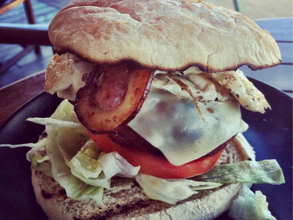 Carta de Restaurantes en Alicante, Chiringuito Arrocería Nuevo Varadero Villajoyosa, Hamburguesa a la Brasa