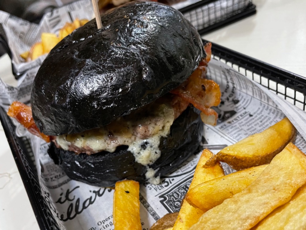 Menu of Restaurants in Alicante, El Burger de Lara, Hamburguesa con queso azul, bacon y cebolla