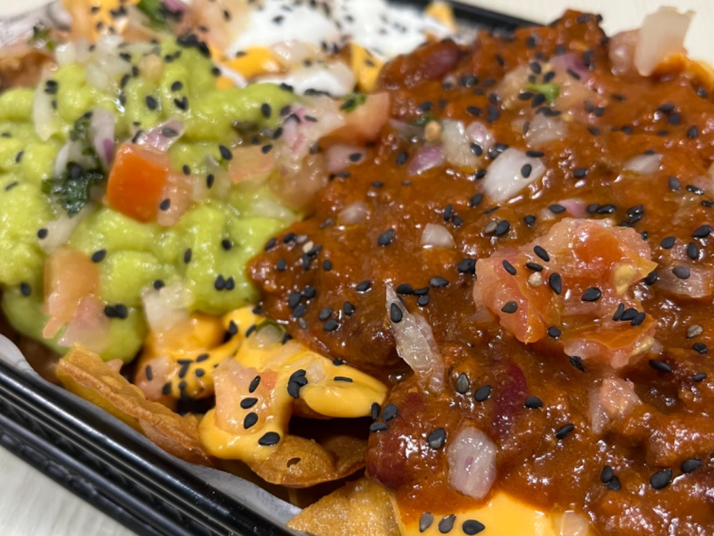 Menu of Restaurants in Alicante, El Burger de Lara, Nachos con queso cheddar, guacamole y crema de queso