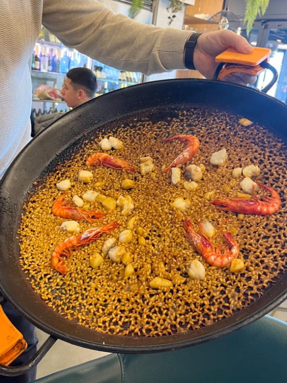 Carta de Restaurantes en Alicante, La Llar Arrós i Brases, Arroz a la leña de rape y gambas