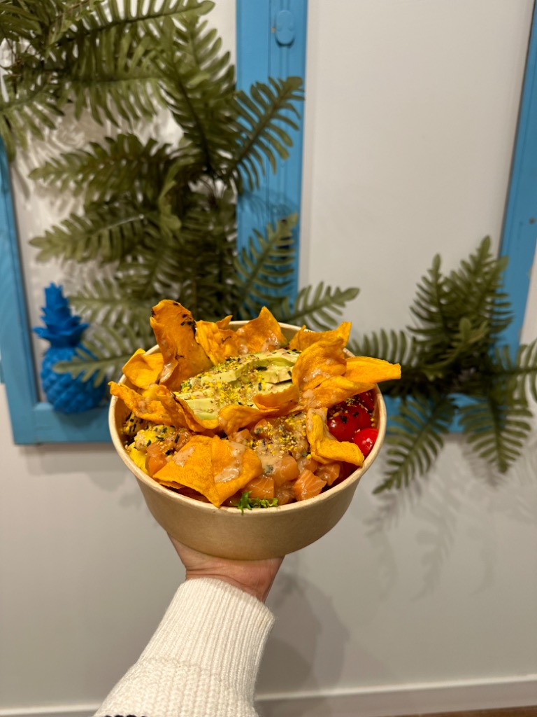 Gastronomy recommendation in Alicante: Poke al gusto de salmón mediano