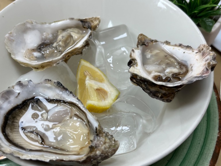 Carta de Restaurantes en Alicante, Restaurante Capri, Oferta 3 ostras premium + copa ramon bilbao blanco o rosado