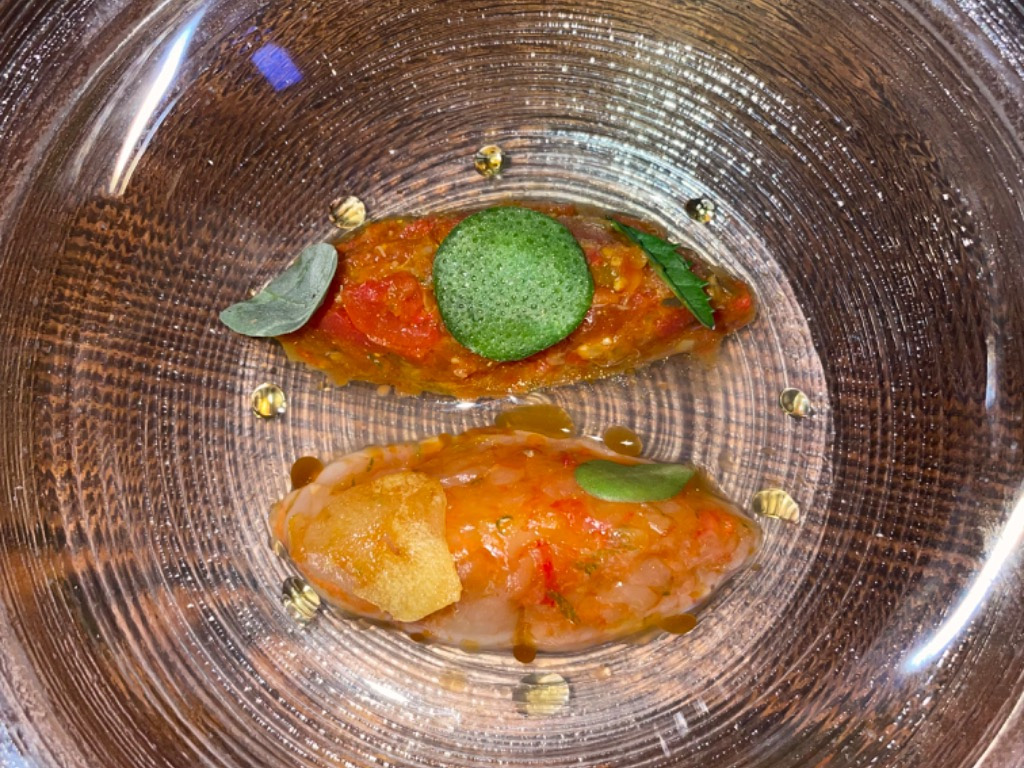 Menu of Restaurants in Alicante, Restaurante La Ereta, Tartar de tomate de temporada a modo de steak y gamba roja de Águilas y halófilas