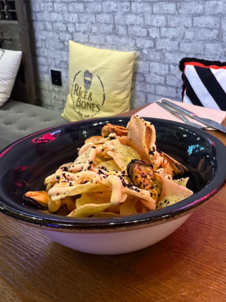 Carta de Restaurantes en Alicante, Rice&Bones Bar, Patatas con mejillones y escabeche