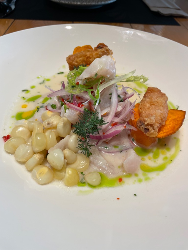 Carta de Restaurantes en Alicante, Terraviva, Ceviche peruano con gallineta, choclo y cebolla morada