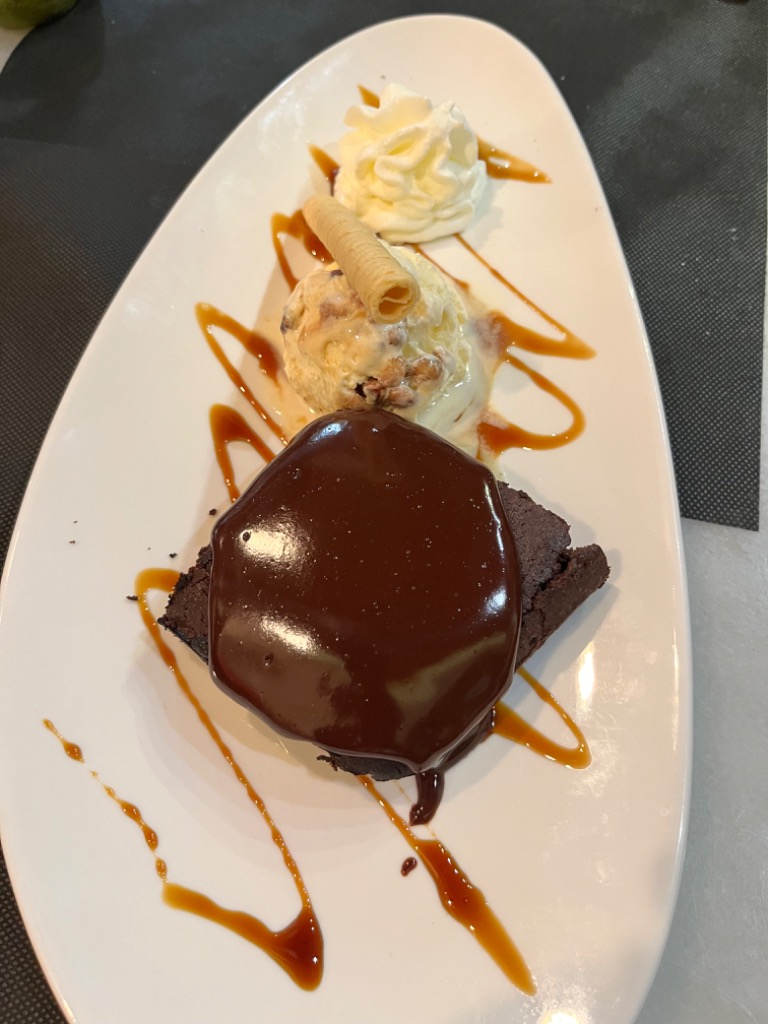 Carta de Restaurantes en Alicante, Vivaldi Vermuteria, Brownie con helado de vainilla