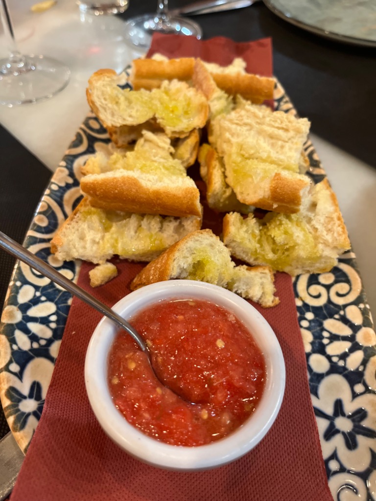 Carta de Restaurantes en Alicante, Vivaldi Vermuteria, Pan tostado con tomate rallado y ali-oli