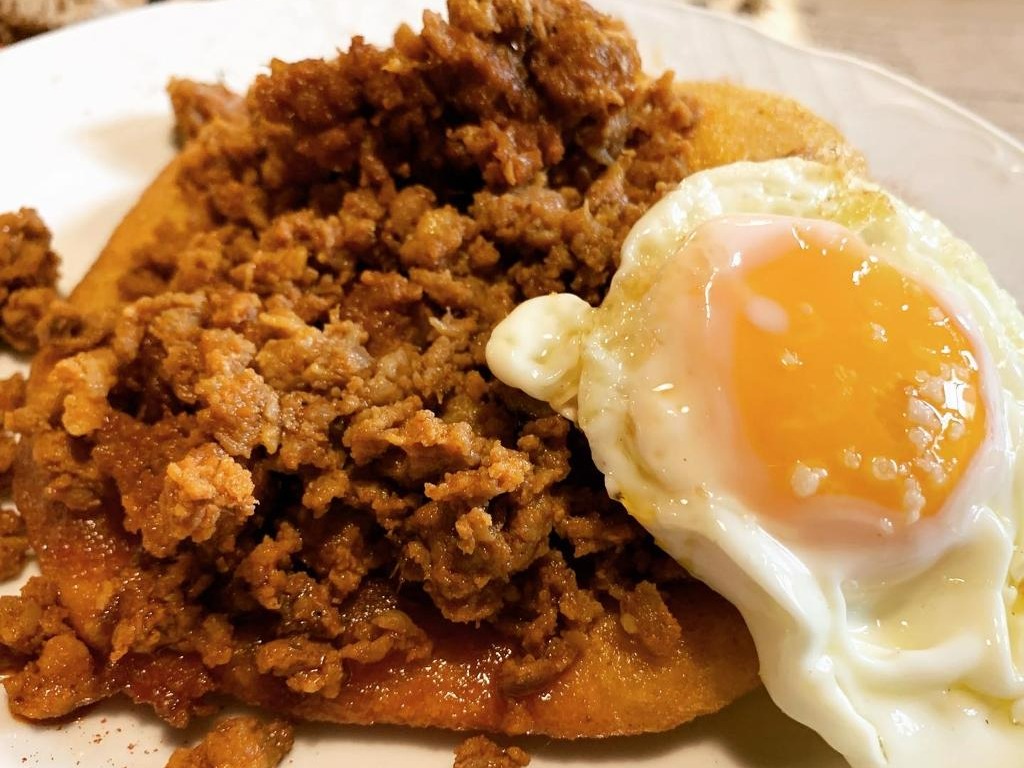 Carta de Restaurantes en Aller, Ca'l Xabú, Torto con picadillo y huevo