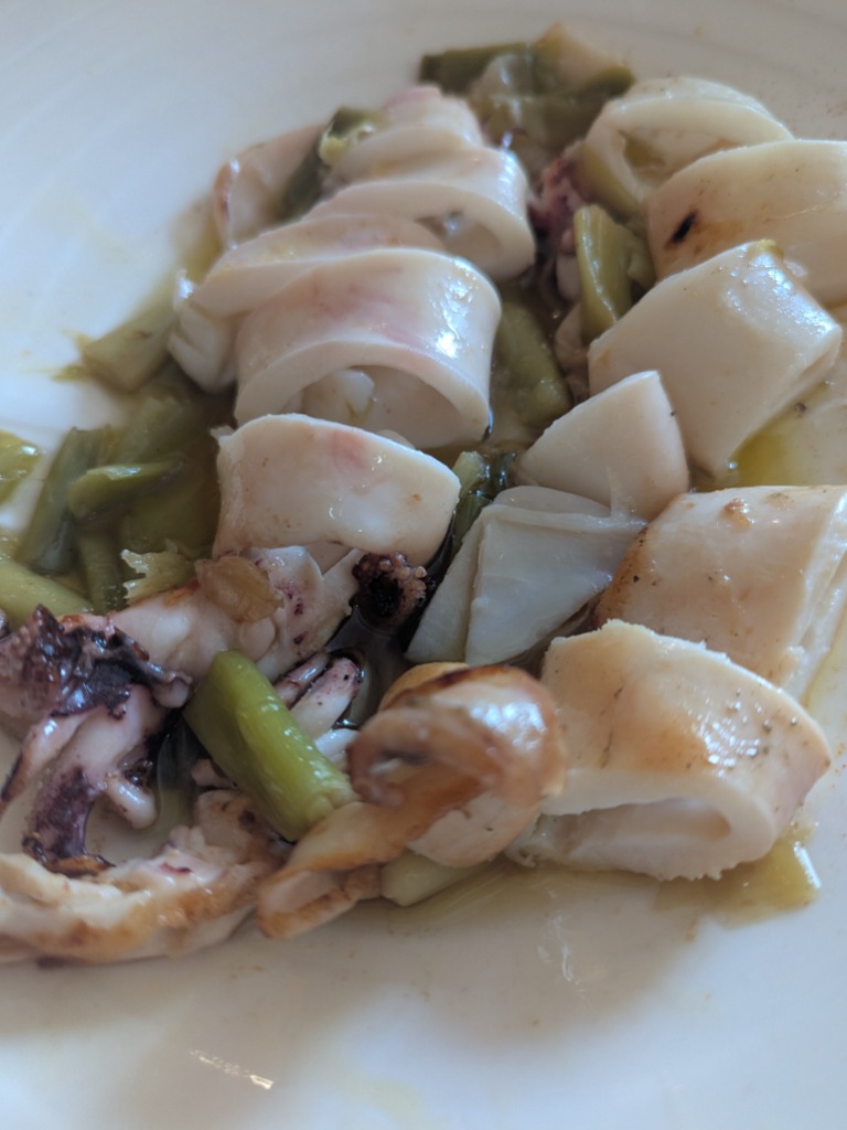 Carta de Restaurantes en Almansa, Restaurante Los Cuchillos, Calamar plancha con ajetes