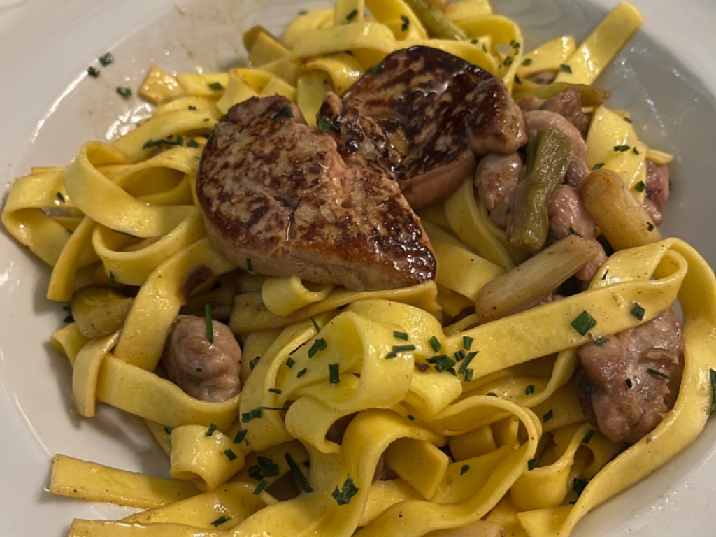 Menu of Restaurants in Altea la Vella, il Giardino Nova Bussola, Tagliatelle con mollejas, ajos tiernos y foie