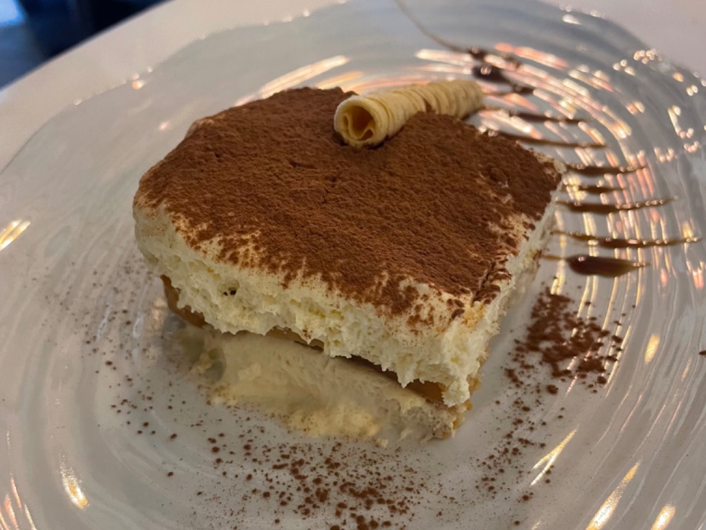 Carta de Restaurantes en Altea la Vella, il Giardino Nova Bussola, Tiramisú con mascarpone, bizcocho, cacao en polvo y café