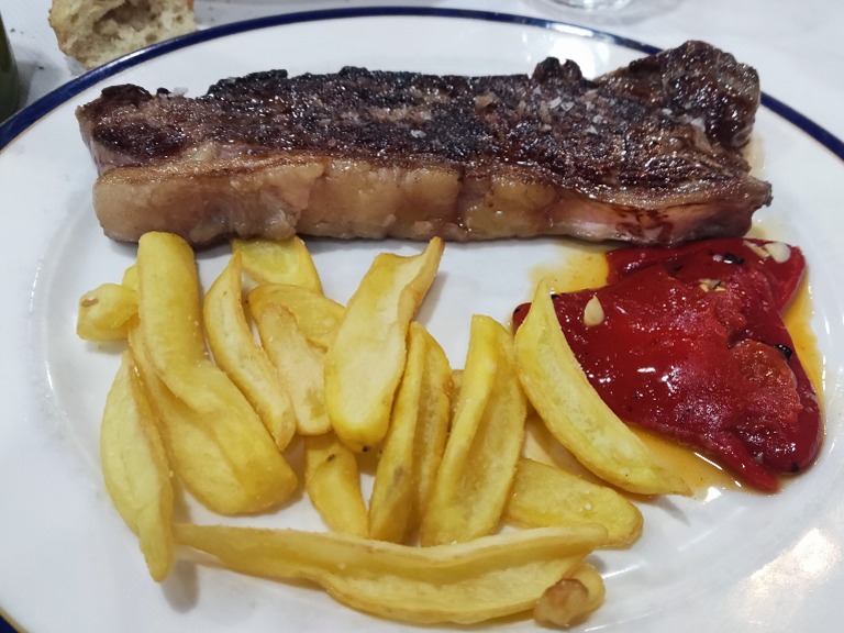 Menu of Restaurants in Aoiz, Beti - Jai, Entrecot a la parrilla con patatas y pimientos