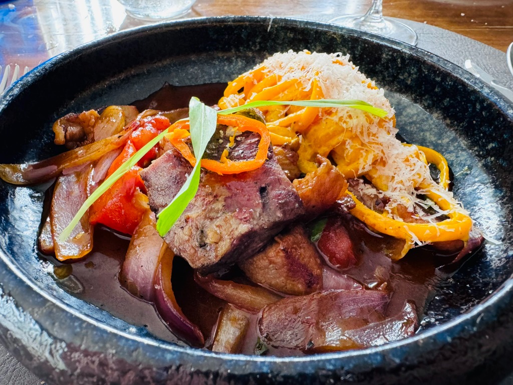 Menu of Restaurants in Arona, Restaurante qapaq, Secreto ibérico al wok con pasta a la huancaína
