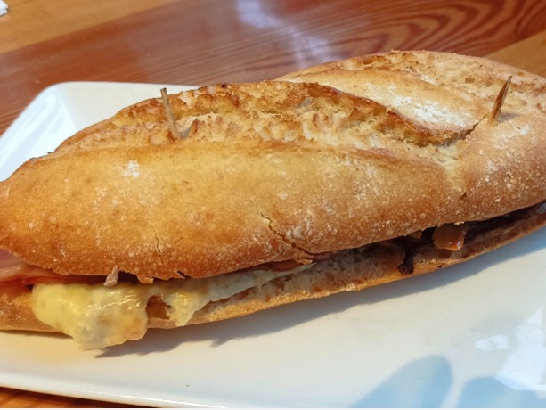 Carta de Restaurantes en Artica, Restaurante Novoart, Bocata de pechuga de pollo piquillos y ñechuga