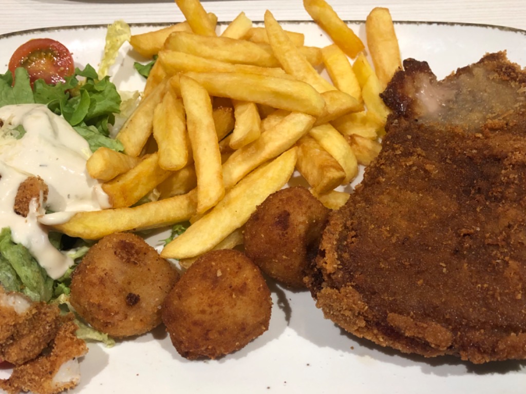 Carta de Restaurantes en Barakaldo, Krunch, Cachopo con patatas, croquetas y ensalada de pollo