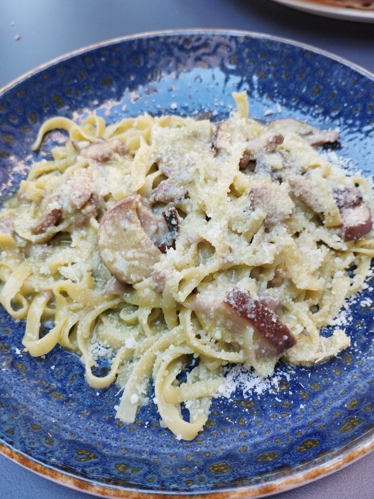 Carta de Restaurantes en Barañáin, Pizzería Davalerio, Tagliatelle con pesto y hongos