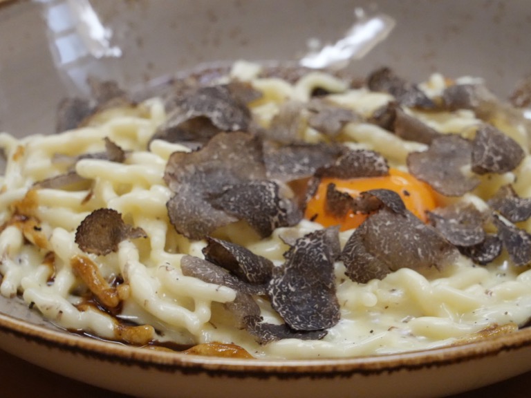 Recomendación gastronómica de Barbastro: Pasta mantequilla trufa