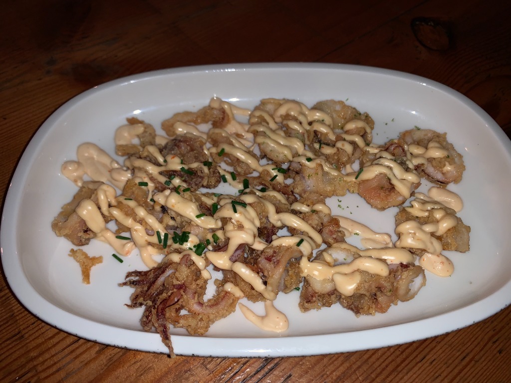 Carta de Restaurantes en Barcelona, 4 Latas Letamendi, Calamares a la andaluza con mayonesa de kimchi y ralladura de lima