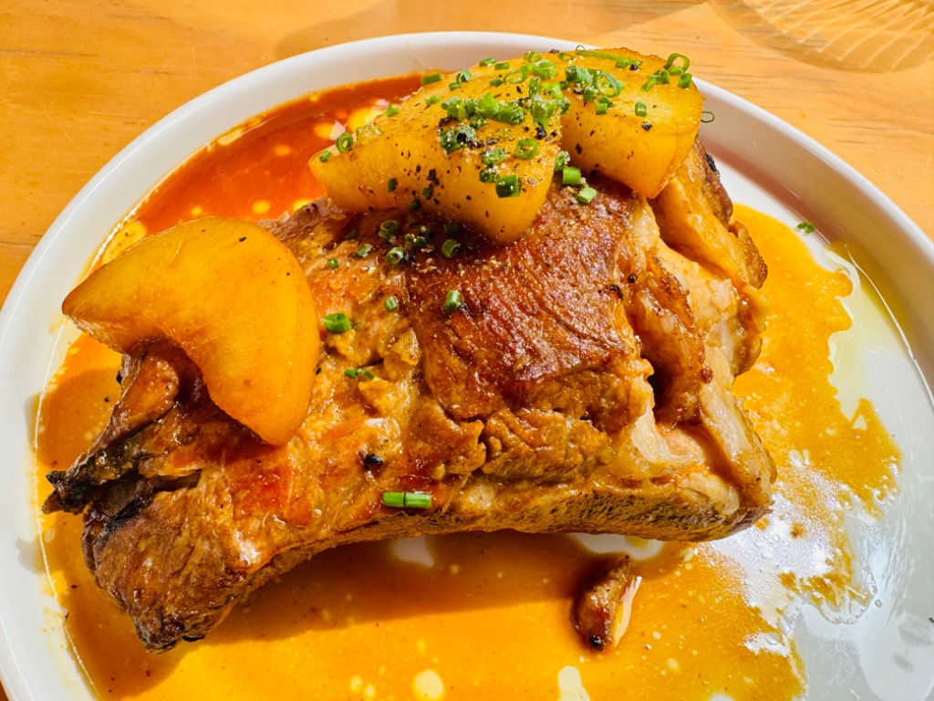 Carta de Restaurantes en Barcelona, Bar Betlem, Costillas de cerdo a baja temperatura con pera y miel