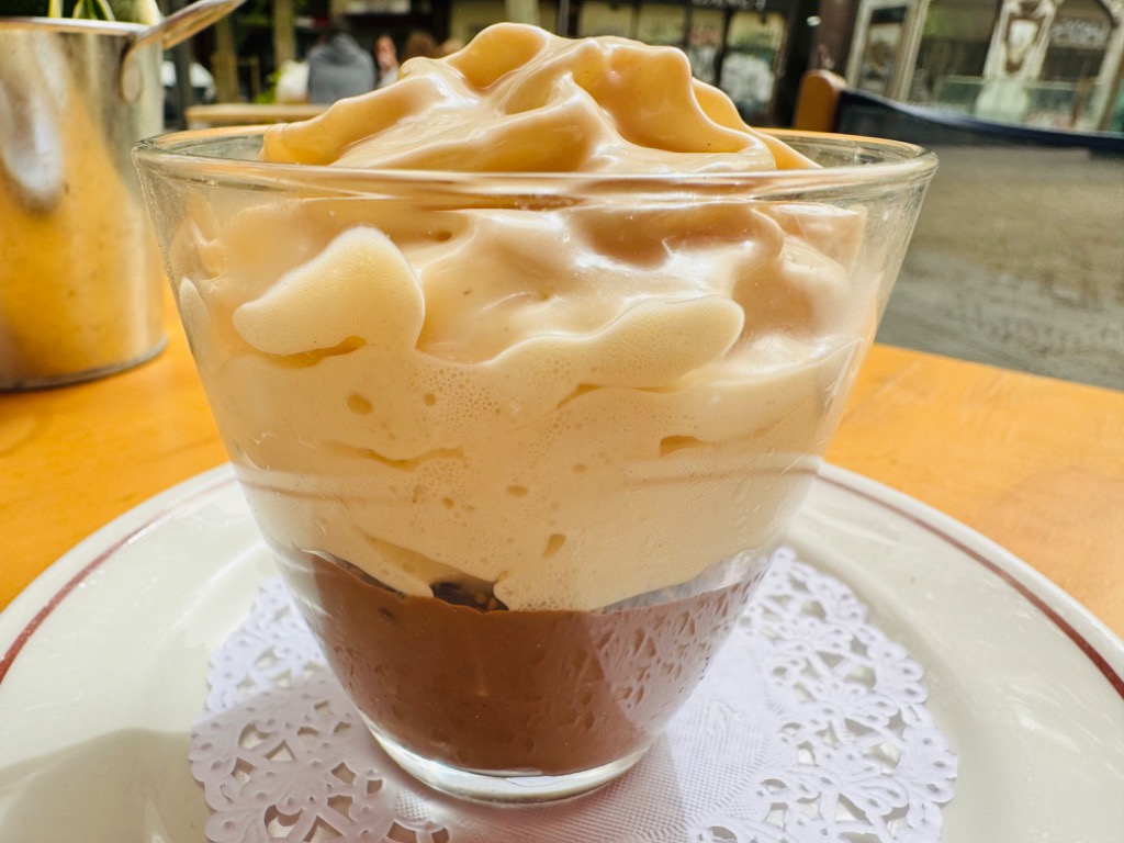 Carta de Restaurantes en Barcelona, Bar Betlem, Cremoso de chocolate con espuma de avellanas