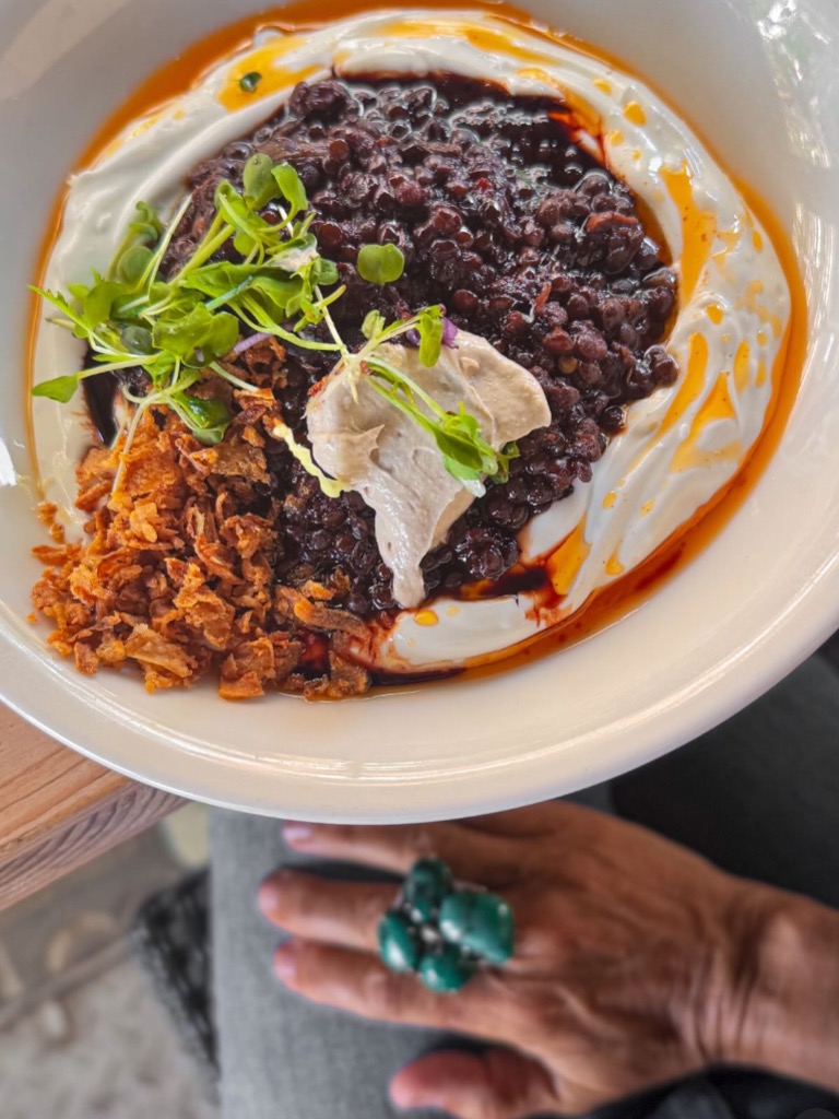 Carta de Restaurantes en Barcelona, Bistrot by Lady Babka, Lentejas picantes con tahine, yogur y miel de dátil