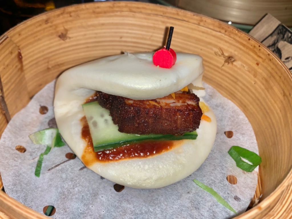 Carta de Restaurantes en Barcelona, Boa-Bao, Bao Clássico de Panceta de Cerdo con Salsa Hoisin y Verduras encurtidas