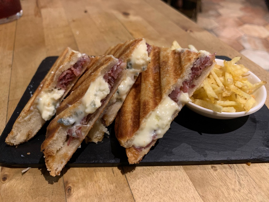 Carta de Bares en Barcelona, Colmado, Planchado trufado, jamón Ibérico y queso