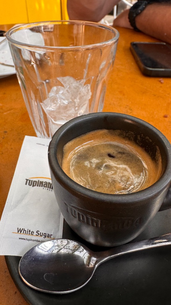 Valoración y opiniones de comida y bebida en Barcelona, Corso Iluzione, Café con hielo