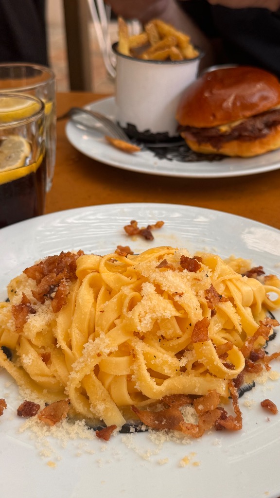 Valoración y opiniones de comida y bebida en Barcelona, Corso Iluzione, Fettuccine Carbonara