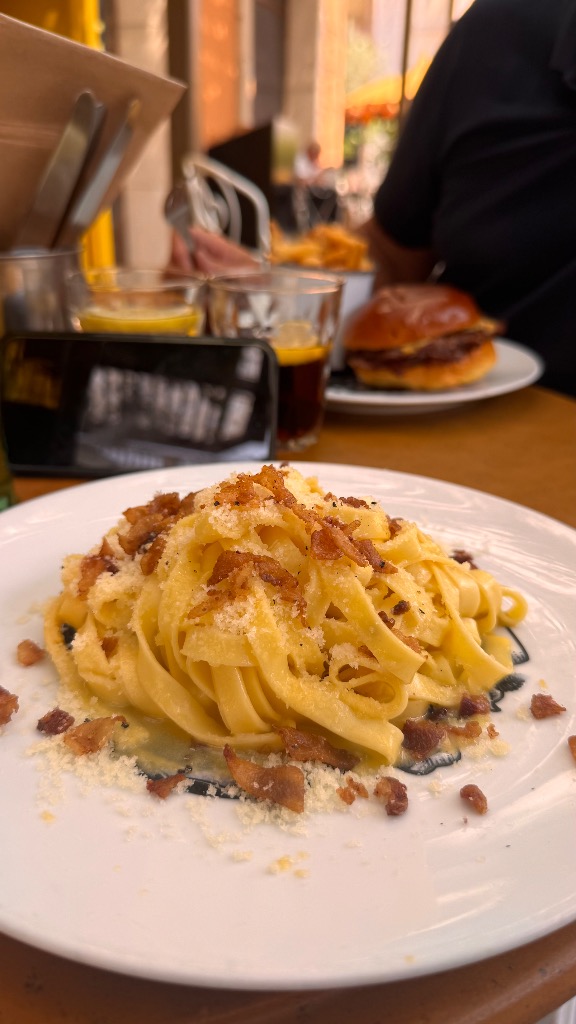 Valoración y opiniones de comida y bebida en Barcelona, Corso Iluzione, Fettuccine Carbonara